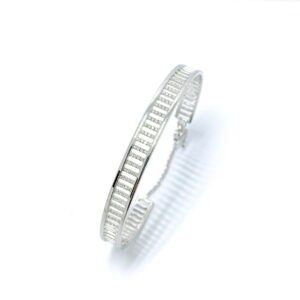 18ct White Gold and Diamond Dentelle Bangle
